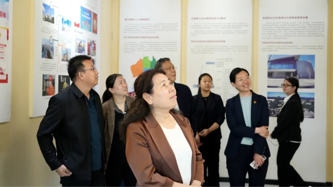 国际交流与合作中心主任李芳