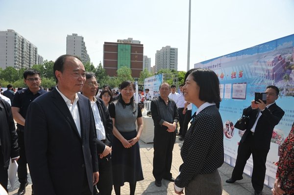 董兆伟副省长等领导参观德国足球甲级联