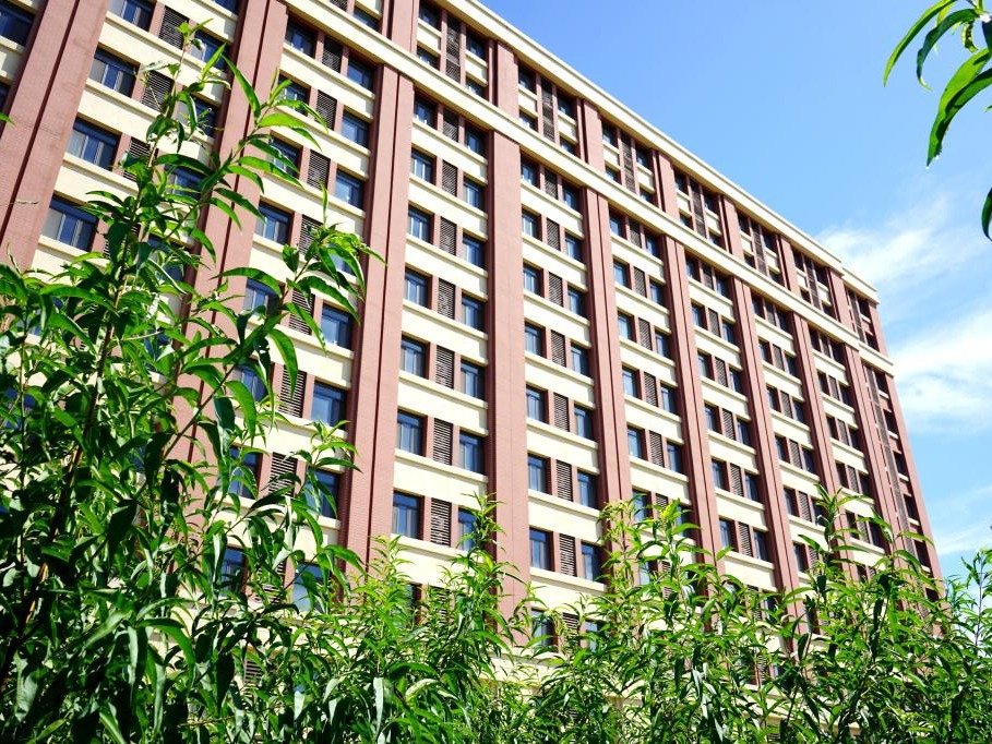 学府体育场