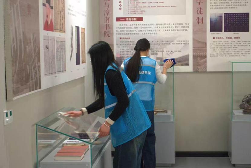 在服务中锤炼品格