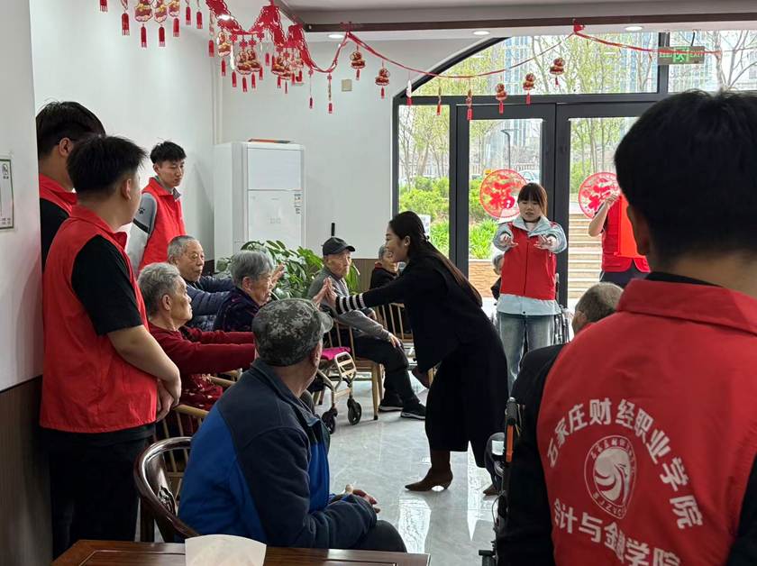 德甲买球官网安全访问团总支书记王柏慧