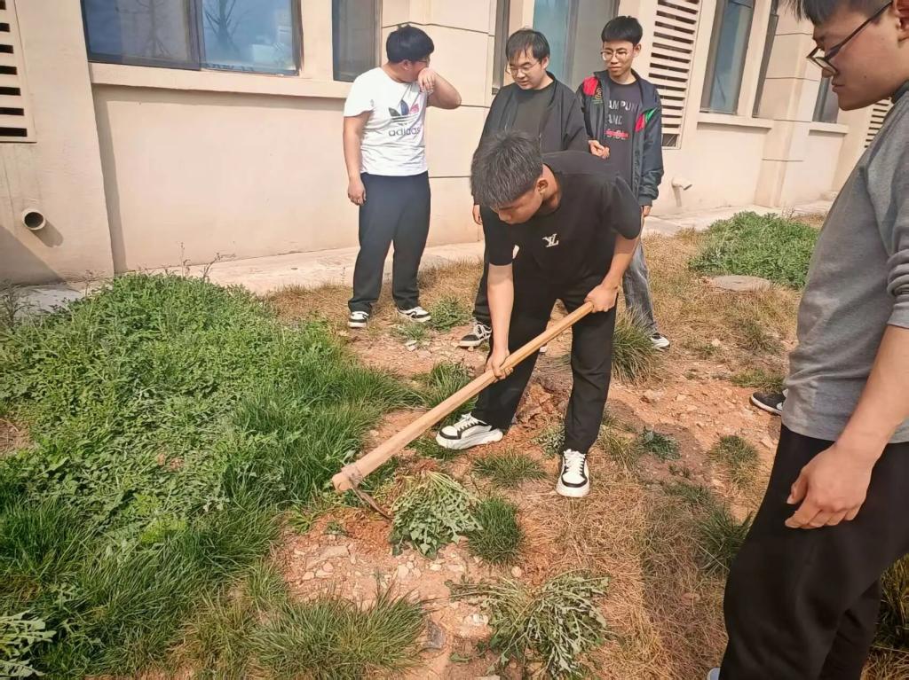 全校师生在温暖与善意中