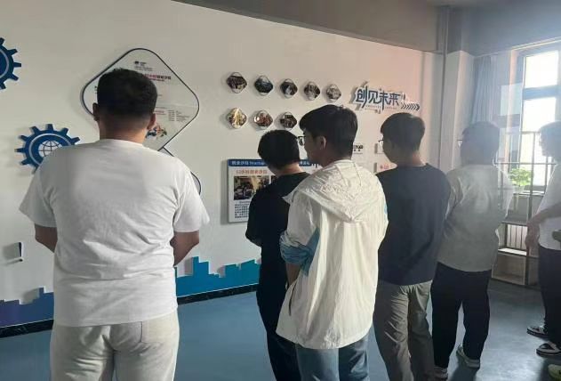 以奋斗启新篇