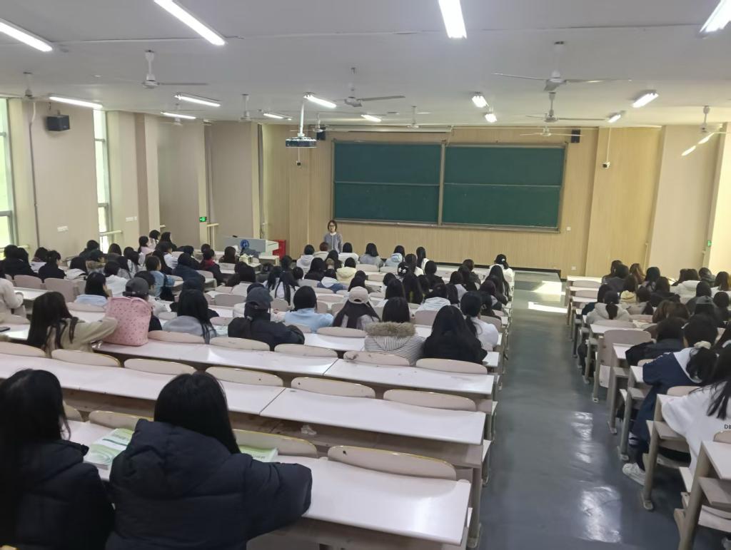 以互动形式普及垃圾分类知识