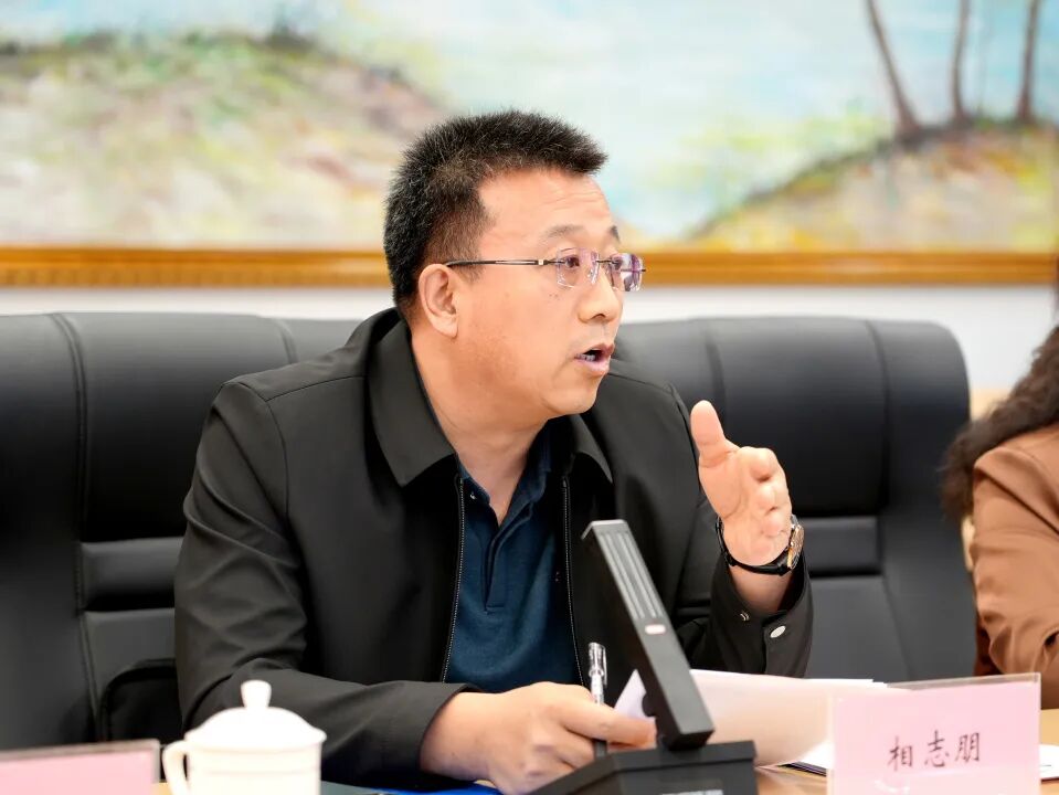 校长助理邓佳星出席座谈活动