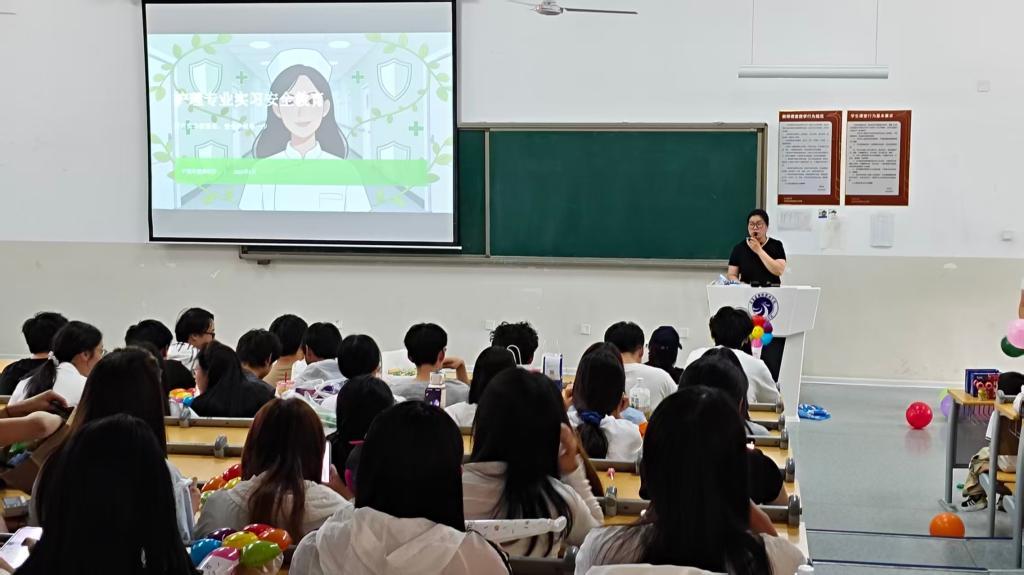 为进一步强化应届实习德国足球甲级联赛