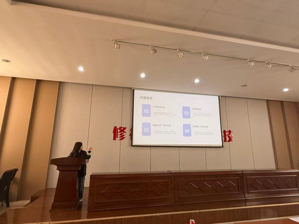 提升辅导员综合业务能力与育人工作水平