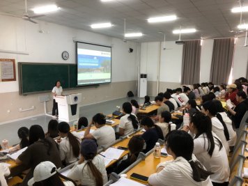 为深入落实“访企拓岗促就业”专项行动