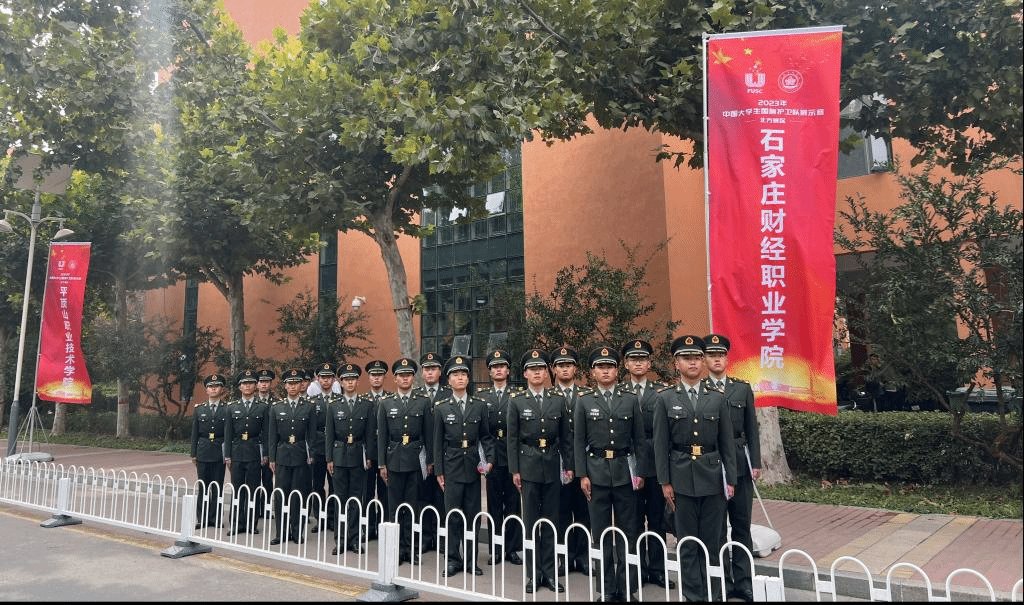 为进一步发挥高校大学生国旗护卫队在弘