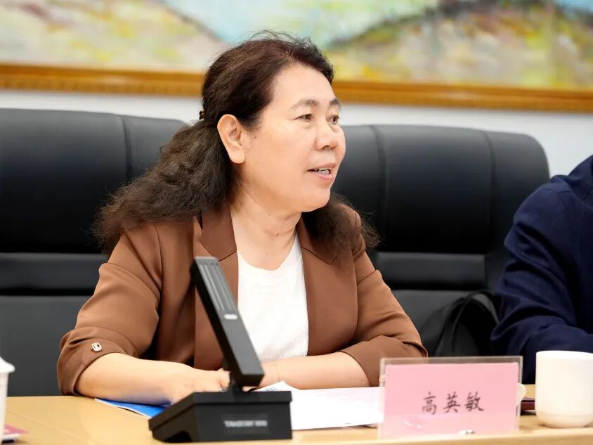 学校党委书记薛向东