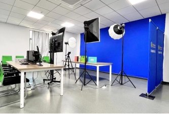 创新商务实践“三位一体”的电子商务专