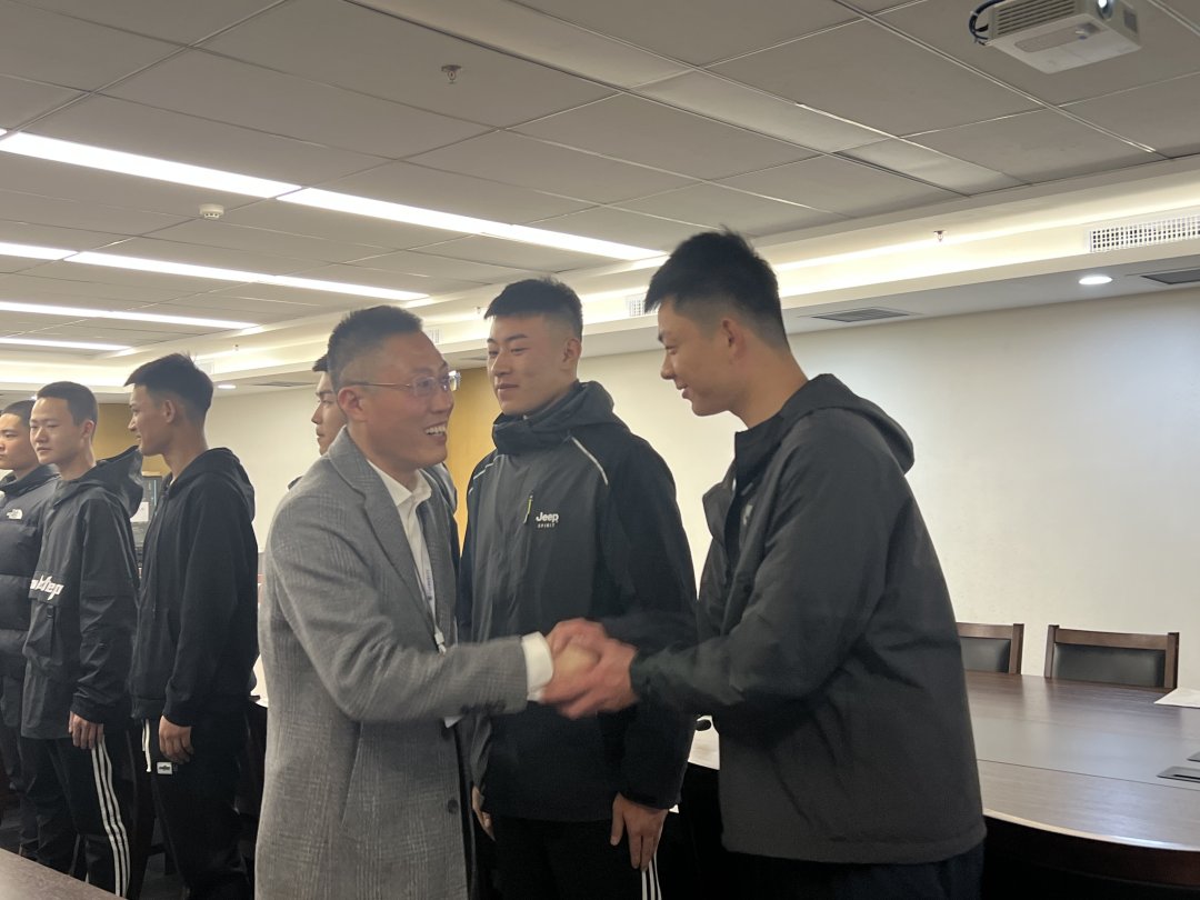 国旗护卫队多次前往北京承担两会